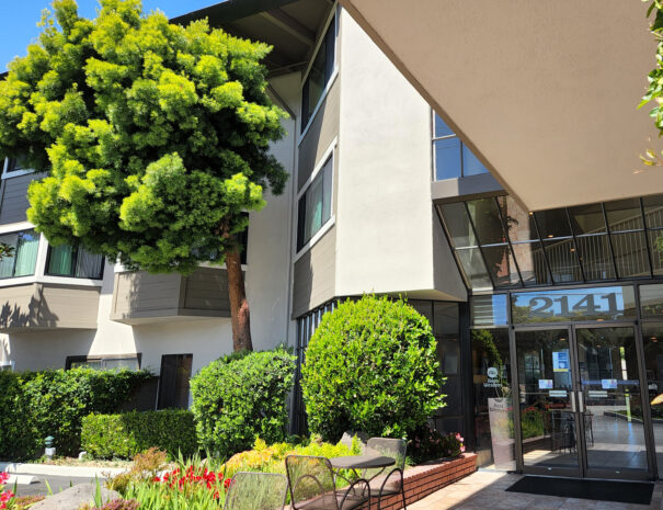 De Anza Inn front entrance